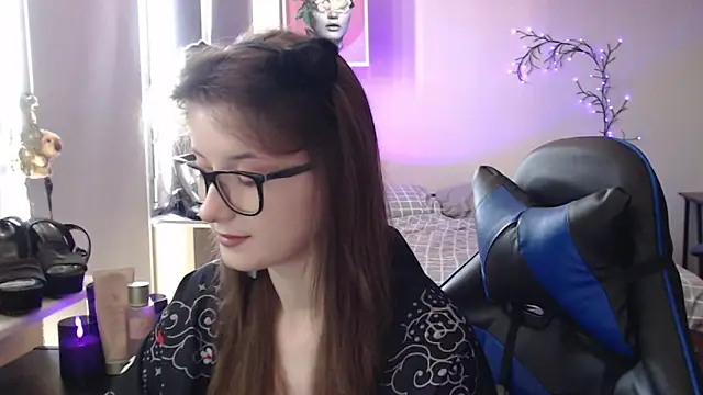 LunaXcherry online show from May 2026 11:04:01 AM