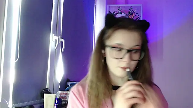 LunaXcherry online show from May 2026 04:57:04 PM