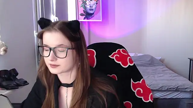 LunaXcherry online show from May 2026 04:37:02 PM