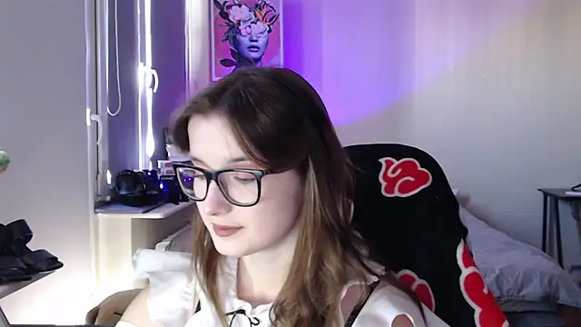 LunaXcherry online show from May 2026 04:48:01 PM