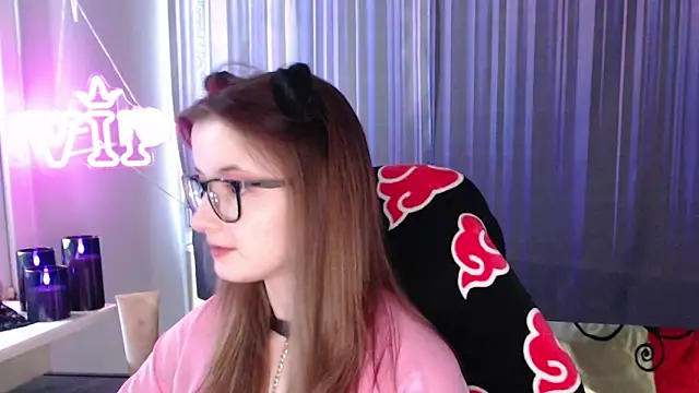 Snapshot of LunaXcherry chatting on June 2026 04:37:02 PM LunaXcherry online show from June 2026 04:37:02 PM