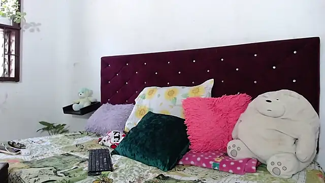Saraanova1 online show from May 2026 09:53:01 PM