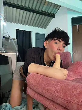 max femboy online show from April 2026 10:51:02 AM