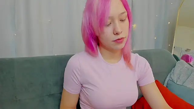 Snapshot of EmilyTrase chatting on April 2026 01:14:01 AM EmilyTrase online show from April 2026 01:14:01 AM