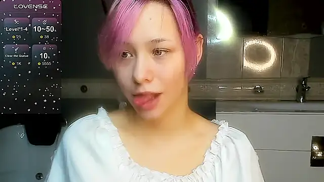 Snapshot of EmilyTrase chatting on April 2026 01:14:01 AM EmilyTrase online show from April 2026 01:14:01 AM