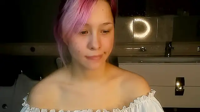 Snapshot of EmilyTrase chatting on April 2026 04:46:01 AM EmilyTrase online show from April 2026 04:46:01 AM
