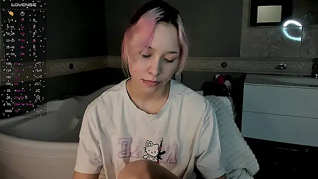 Snapshot of EmilyTrase chatting on April 2026 01:21:01 AM EmilyTrase online show from April 2026 01:21:01 AM