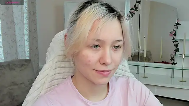 Snapshot of EmilyTrase chatting on April 2026 01:15:01 AM EmilyTrase online show from April 2026 01:15:01 AM