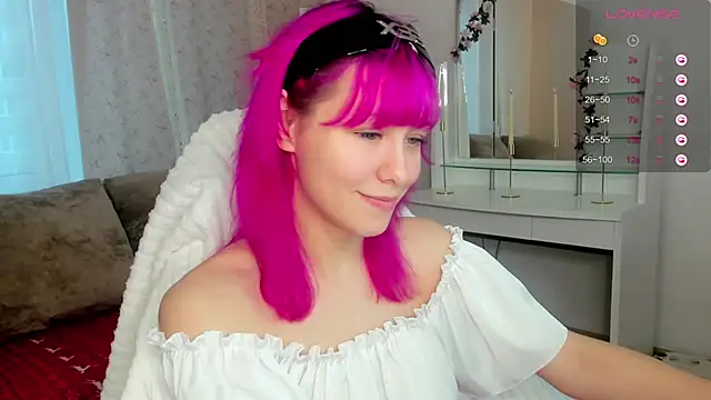 Snapshot of EmilyTrase chatting on May 2026 01:11:02 AM EmilyTrase online show from May 2026 01:11:02 AM