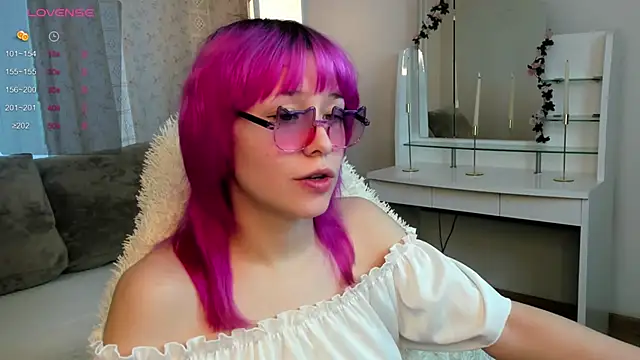 Snapshot of EmilyTrase chatting on May 2026 01:14:02 AM EmilyTrase online show from May 2026 01:14:02 AM