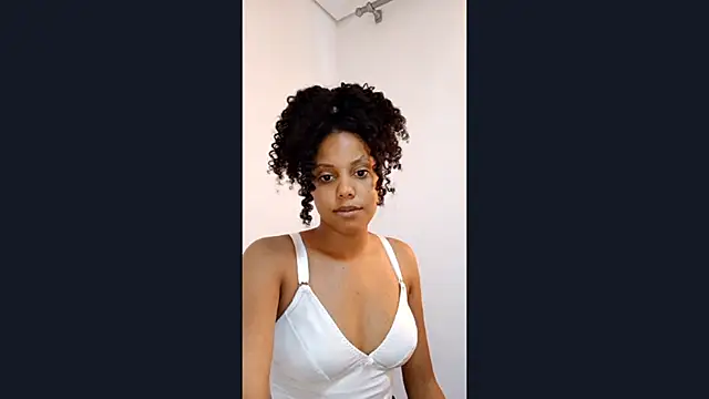 EsterSantopietro online show from February 2026 01:41:02 PM