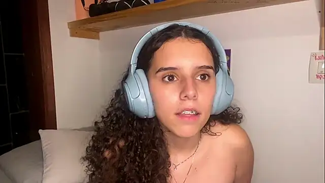 WinnieKloth online show from February 2026 10:39:01 PM