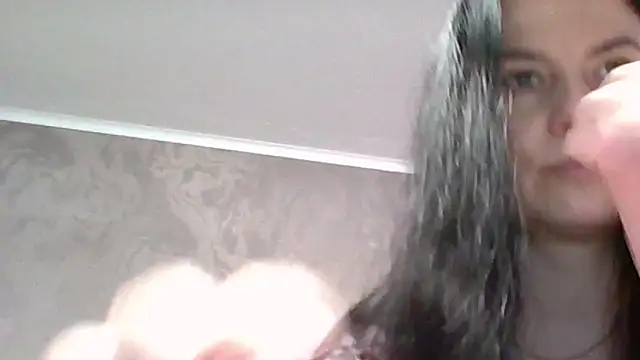 Clover Shine online show from April 2026 04:42:02 PM