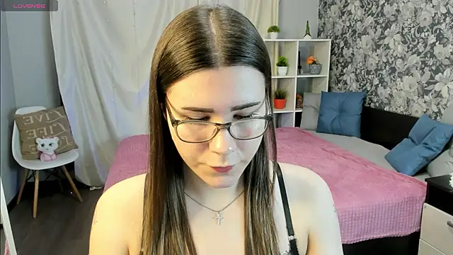 Snapshot of Coraline_kitty chatting on March 2026 08:18:01 AM Coraline kitty online show from March 2026 08:18:01 AM