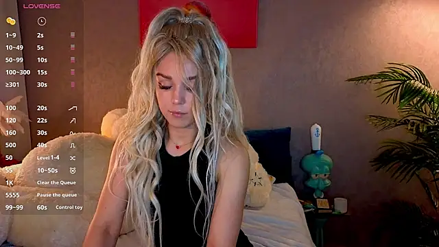 Sonya-Love online show from May 2026 08:28:02 PM