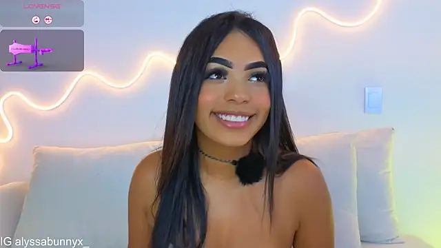 Snapshot of Alyssa_bunnyx chatting on April 2026 01:48:01 AM Alyssa bunnyx online show from April 2026 01:48:01 AM