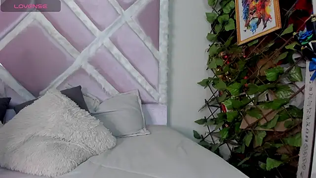 Snapshot of luxx_11 chatting on February 2026 12:33:02 PM luxx 11 online show from February 2026 12:33:02 PM