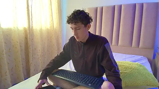 LucaNova nom online show from February 2026 12:54:01 PM