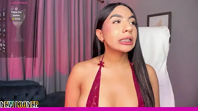 Lola 12  online show from June 2026 07:09:02 PM