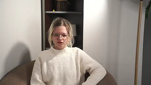 JuleeAndrea online show from February 2026 05:00:02 AM