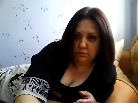 LockyCharm111 online show from April 2026 08:17:01 AM