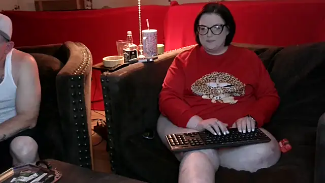 Snapshot of FreaksOffALeash3261 chatting on February 2026 10:27:01 AM FreaksOffALeash3261 online show from February 2026 10:27:01 AM