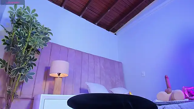 Ashley Beaomunt online show from May 2026 06:37:01 PM