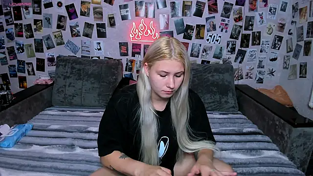 Snapshot of x_Ulya1cutex chatting on June 2026 07:03:02 PM x Ulya1cutex online show from June 2026 07:03:02 PM