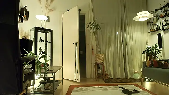 Snapshot of MiloXLive chatting on March 2026 12:50:01 AM MiloXLive online show from March 2026 12:50:01 AM