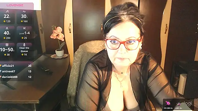 exiMIlf online show from May 2026 04:04:02 PM