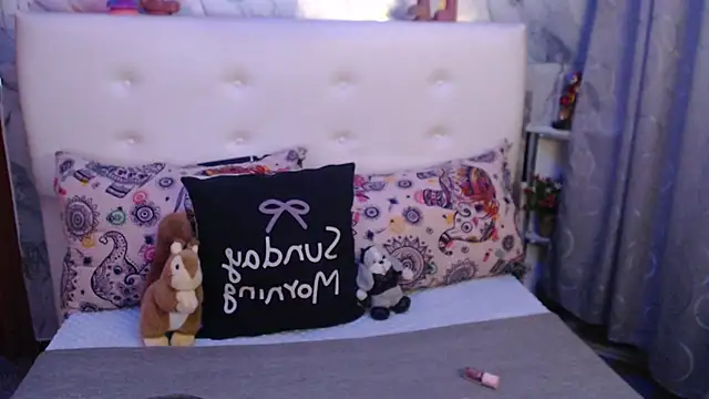 Nicolelewllss online show from March 2026 10:08:01 AM