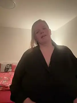 Laura-Loveyou online show from March 2026 05:07:01 PM