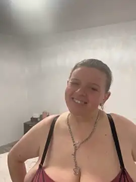 Laura-Loveyou online show from April 2026 06:28:01 PM