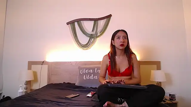 Gaia n Nix online show from April 2026 05:00:02 AM