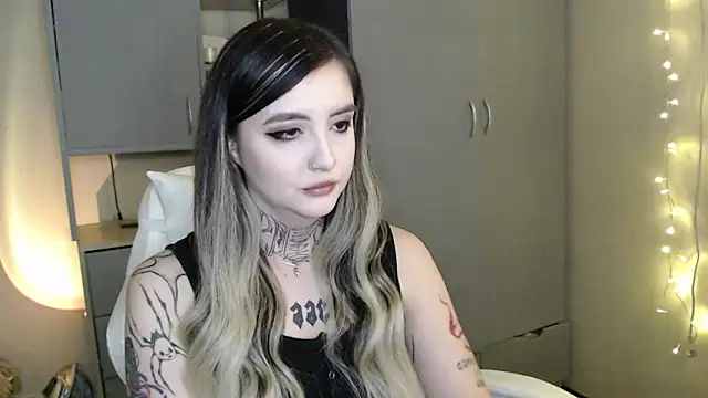 Snapshot of Rin_Tozier chatting on February 2026 12:39:01 AM Rin Tozier online show from February 2026 12:39:01 AM