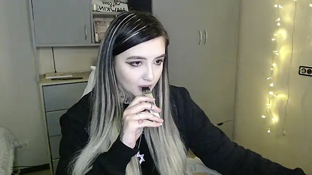 Snapshot of Rin_Tozier chatting on March 2026 12:39:02 AM Rin Tozier online show from March 2026 12:39:02 AM