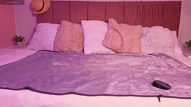 emma wilder  online show from March 2026 07:06:01 PM