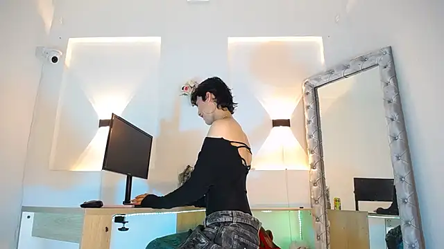 jullian ricci online show from May 2026 10:37:01 PM