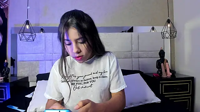 CloheBell online show from April 2026 11:13:02 PM