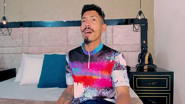 NoaahTylor online show from March 2026 06:58:02 PM