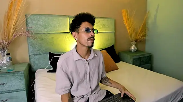 NoaahTylor online show from June 2026 04:10:02 AM