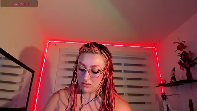 Emily Jonesh online show from April 2026 12:21:02 PM