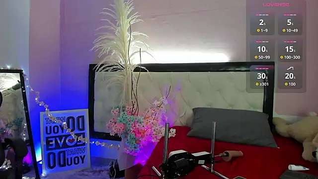 Snapshot of Siena_fox chatting on March 2026 07:19:01 PM Siena fox online show from March 2026 07:19:01 PM