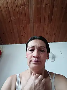 Snapshot of Layla_Zaid chatting on April 2026 12:32:02 PM Layla Zaid online show from April 2026 12:32:02 PM