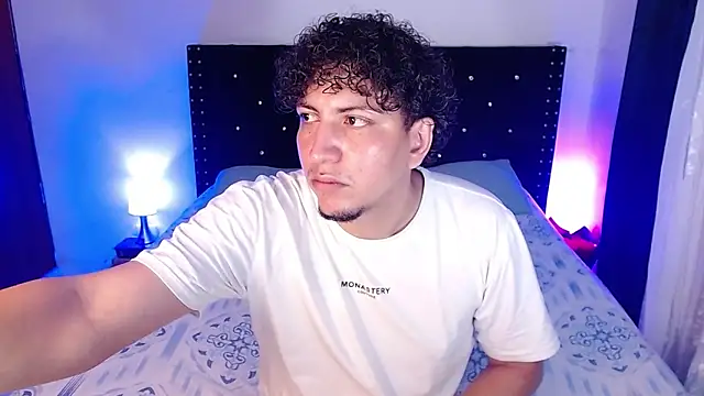 Aaron Mackenzy online show from February 2026 01:01:02 AM