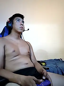 Snapshot of mamichula266 chatting on February 2026 01:14:02 AM mamichula266 online show from February 2026 01:14:02 AM