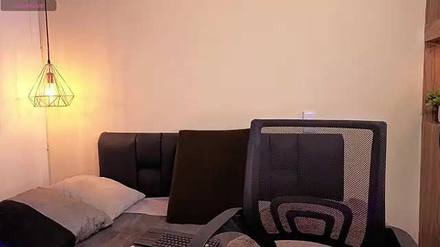 Hanna Williams   online show from March 2026 03:03:02 AM