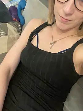 Snapshot of blondie-27 chatting on May 2026 03:50:01 PM blondie-27 online show from May 2026 03:50:01 PM