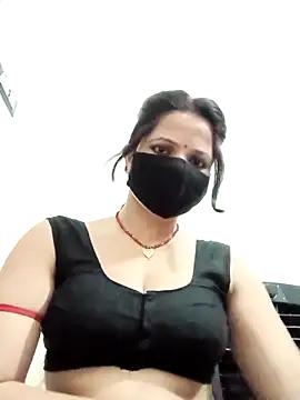 Snapshot of karishma_Bhabhi chatting on May 2026 05:18:02 PM karishma Bhabhi online show from May 2026 05:18:02 PM