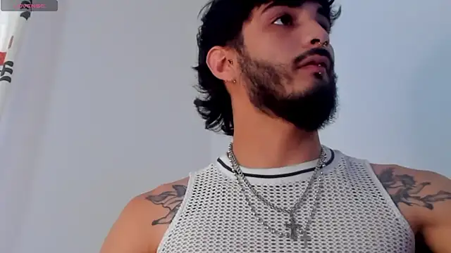 LovexJuxn8 online show from February 2026 07:32:02 PM